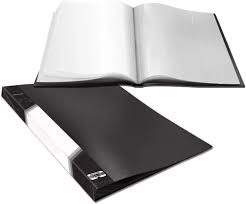 CARPETA A4 CON 30 FOLIOS COLOR NEGRA